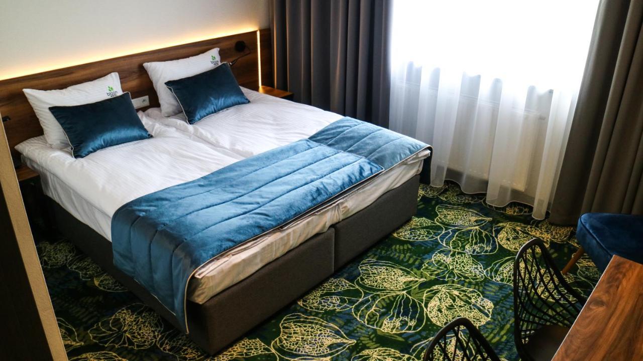 Bloom Hotel Airport Okecie Raszyn Exterior photo