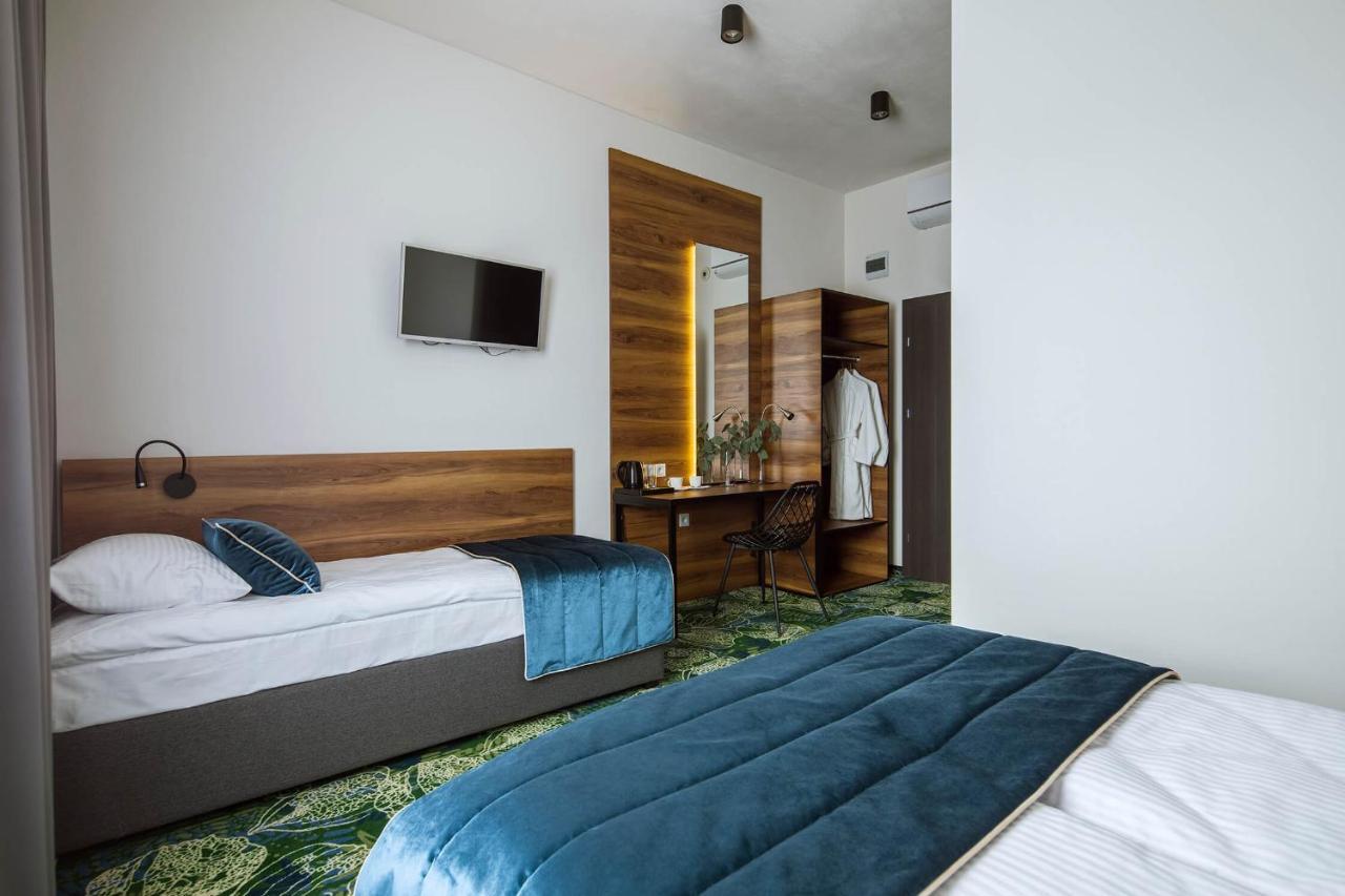 Bloom Hotel Airport Okecie Raszyn Exterior photo