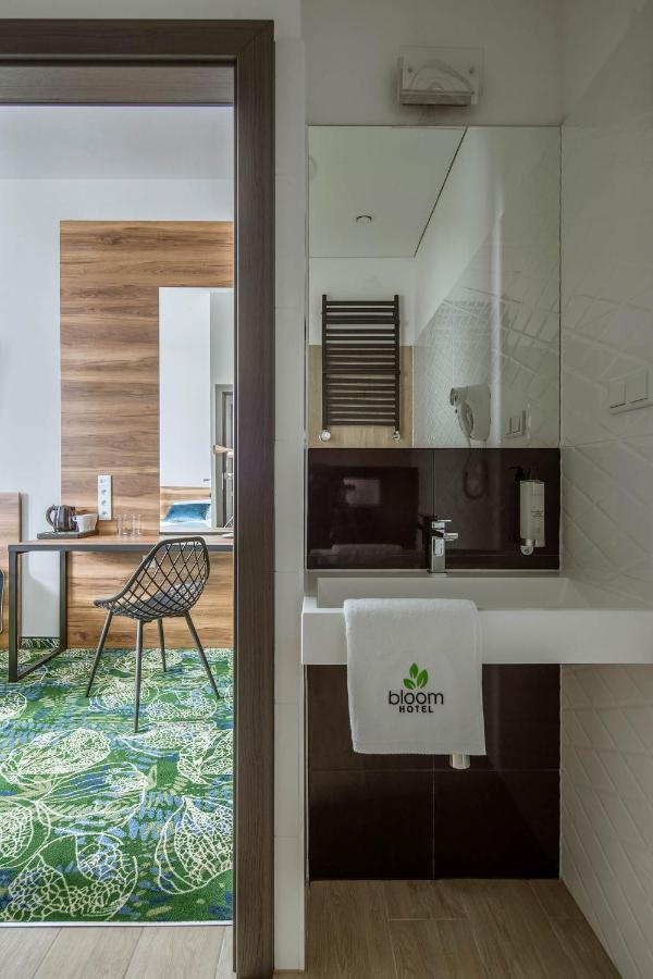 Bloom Hotel Airport Okecie Raszyn Exterior photo