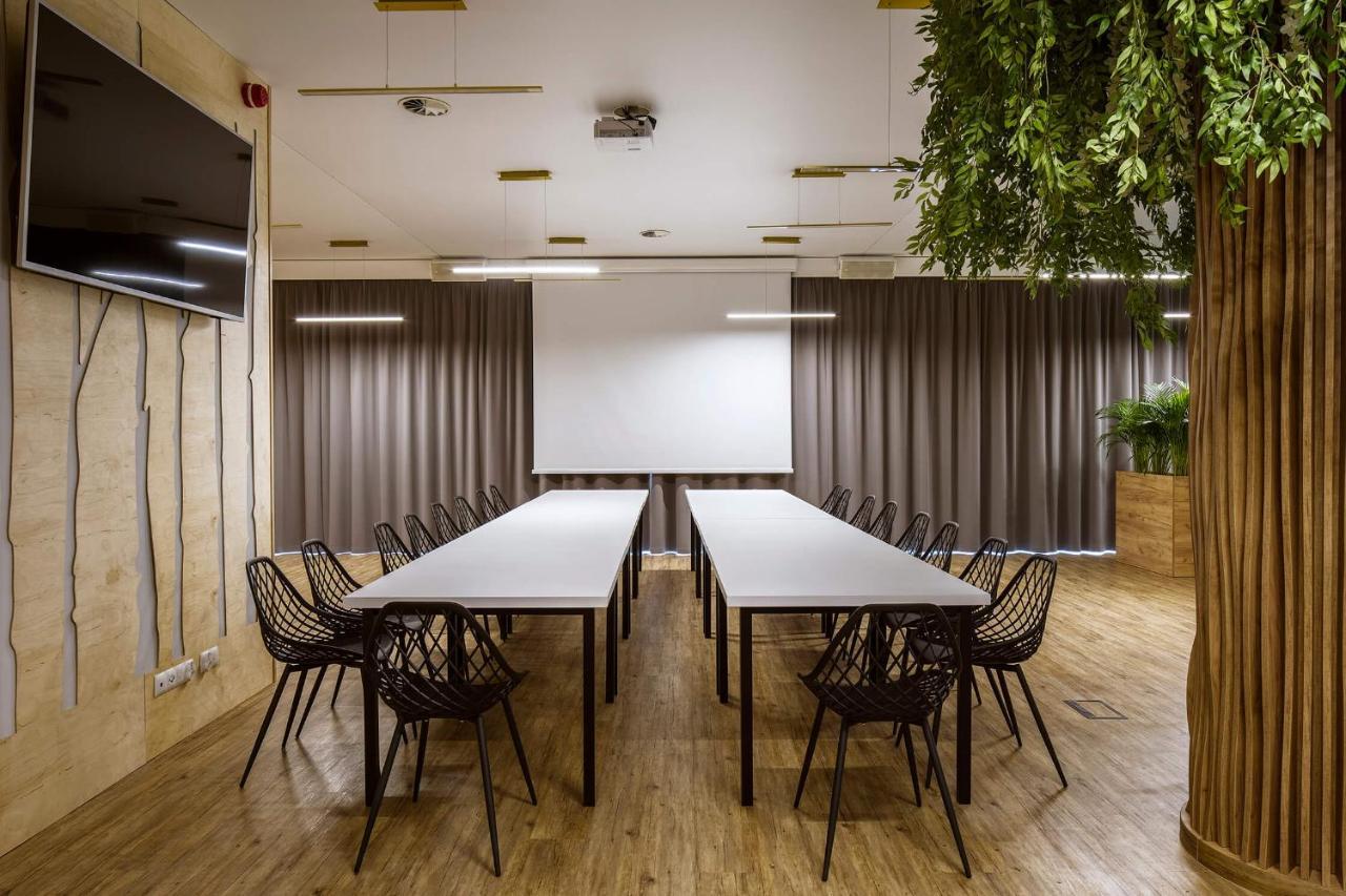 Bloom Hotel Airport Okecie Raszyn Exterior photo